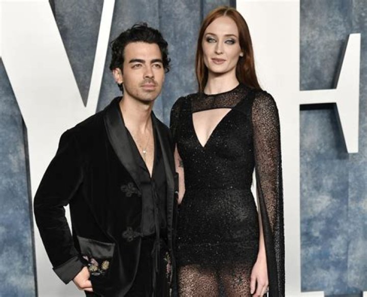Actress Sophie Turner sues Joe Jonas over child custody dispute &mdash; Daryo