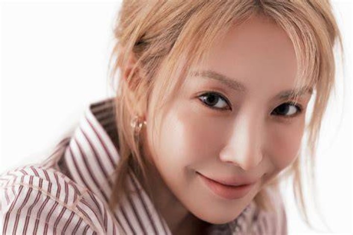 Agency Releases New Profile Photos Of Kim Ji Won Ahead Of Her