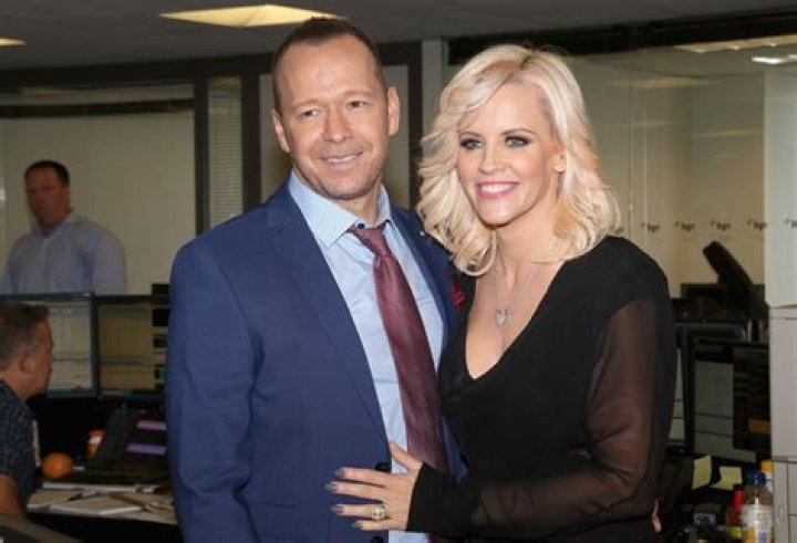 Amid split rumors, Jenny McCarthy praises marriage to Donnie Wahlberg