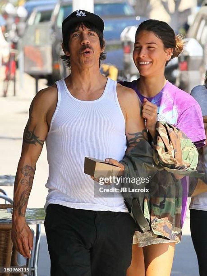 Anthony Kiedis et Helena Vestergaard laissant petitdéjeuner à Kings