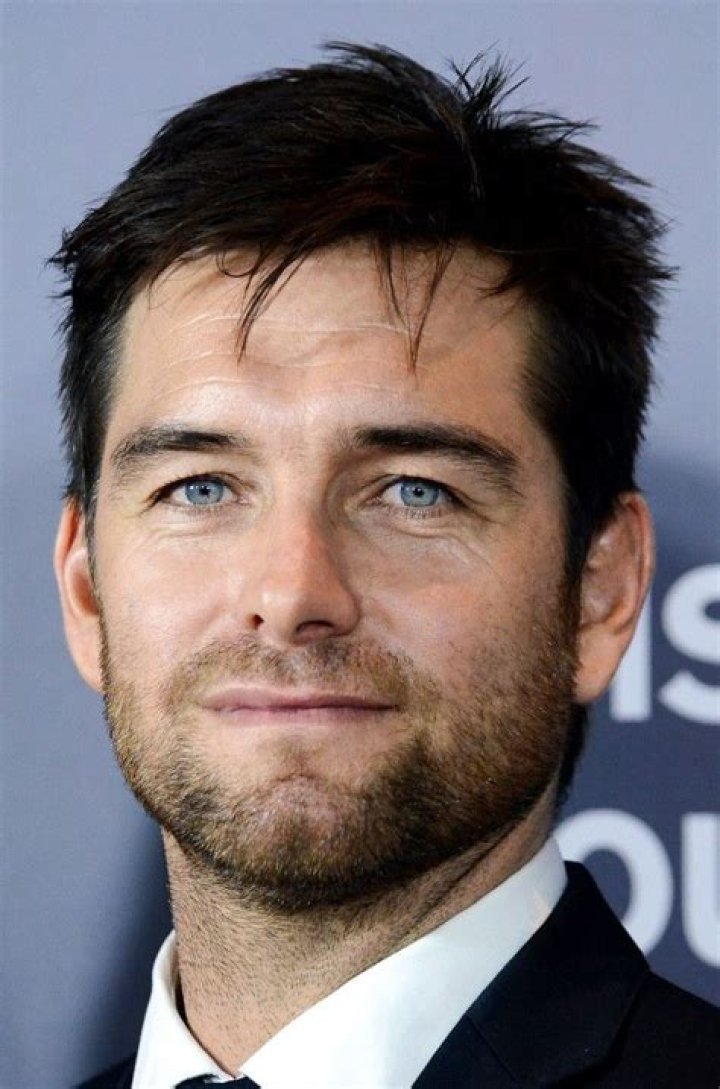 Antony Starr. This dude looks completely different depending on facial