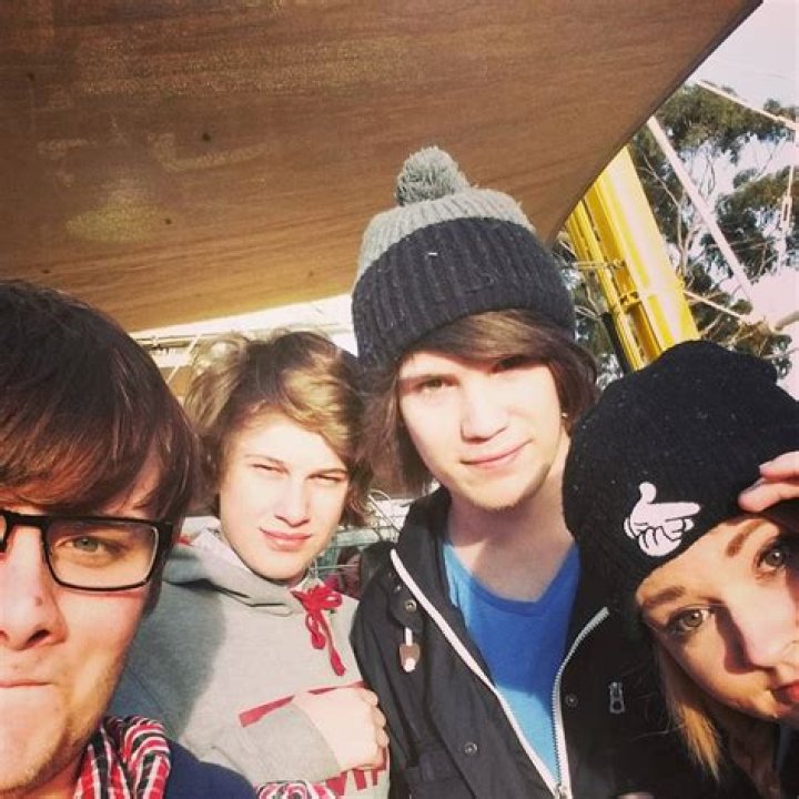 Anything4Views, Earl, Maxmoefoe, and Xantia by twistedwhiskercat on