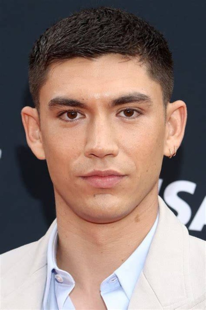 Archie Renaux (Actor) Wiki, Biography, Age, Girlfriends, Family, Facts