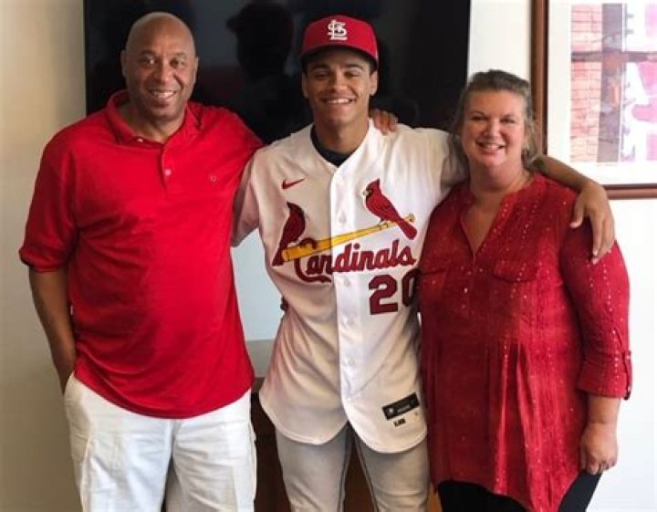 Arkansas Razorbacks signee Masyn Winn signs with St. Louis Cardinals