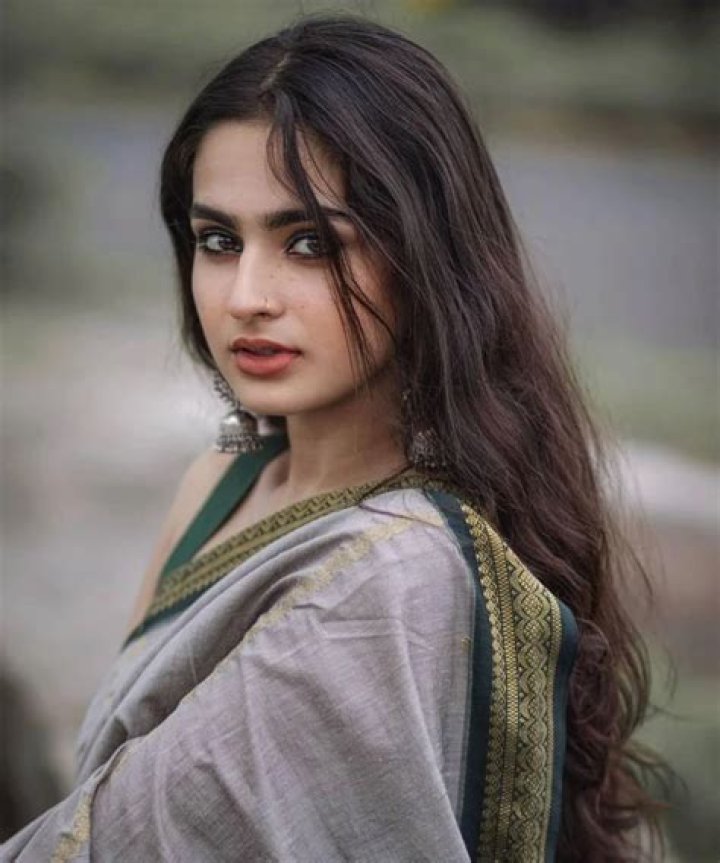 Ayesha Khan Bio, Height, Age, Weight, Husband, Facts Super Stars Bio