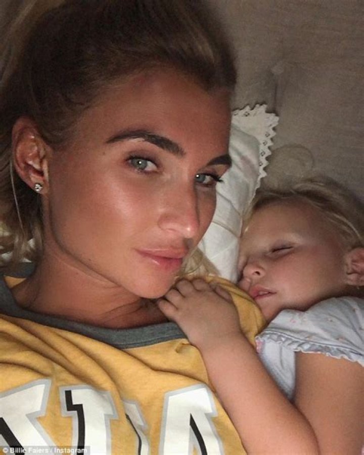 Billie Faiers shares heartwarming selfie with daughter Nelly ahead of