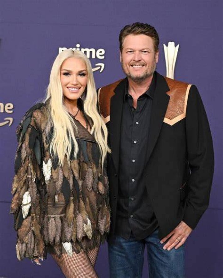 Blake Shelton has wife Gwen Stefani in phone as 'girlfriend'