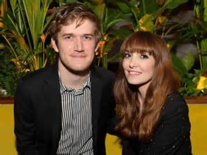 Bo Burnham 2024 Girlfriend, net worth, tattoos, smoking & body facts