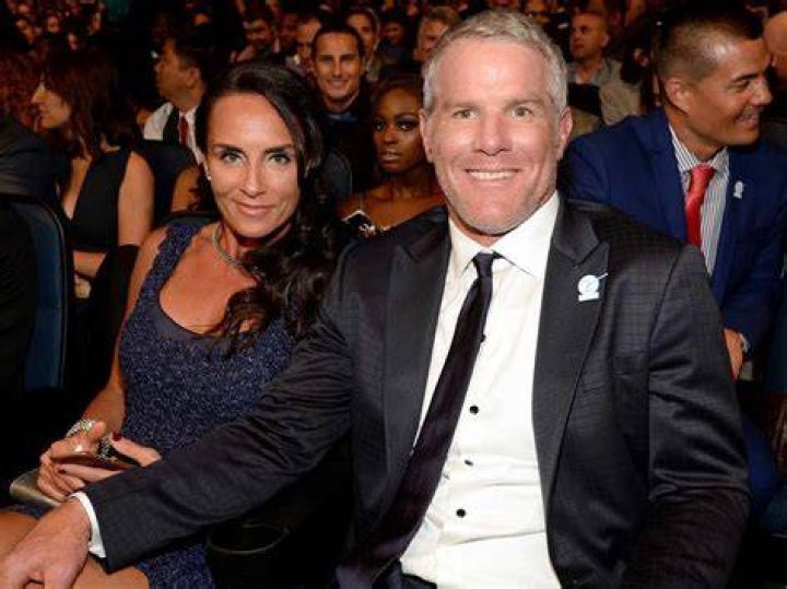 Brett Favre says family asked about NFL return with Andrew Luck