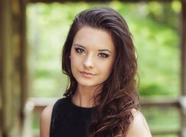 Brooke Hyland Bio, Age, Height, Net Worth, Boyfriend, Dating