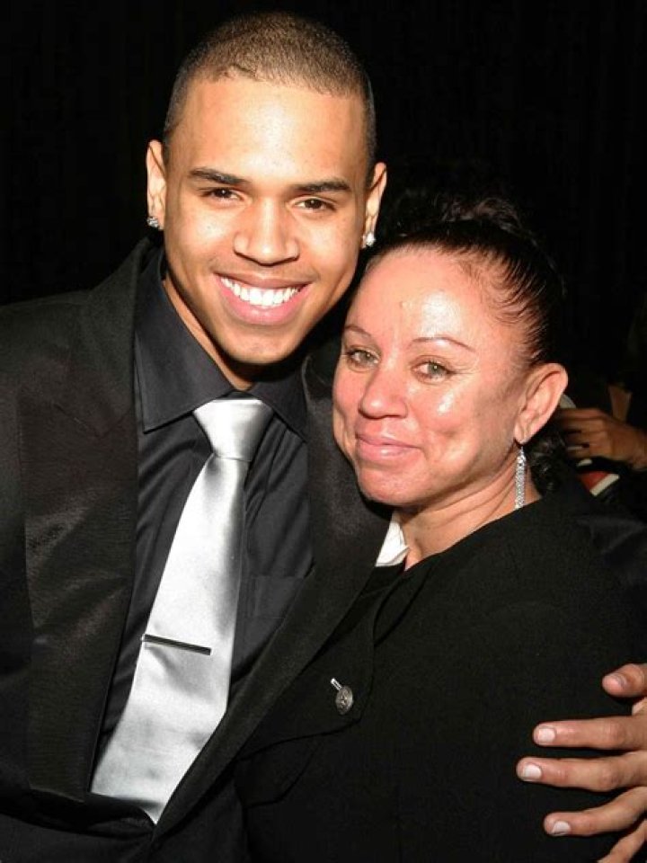 CHRIS BROWN’S MOM BEFORE AND AFTER PICS JOYCE HAWKINS SHOCKS EVERYONE