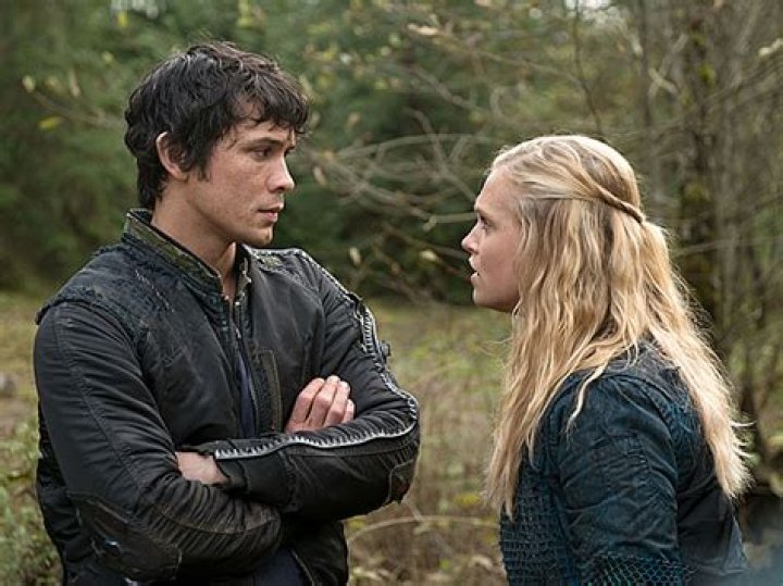 Clarke y Bellamy celebran primer aniversario de bodas