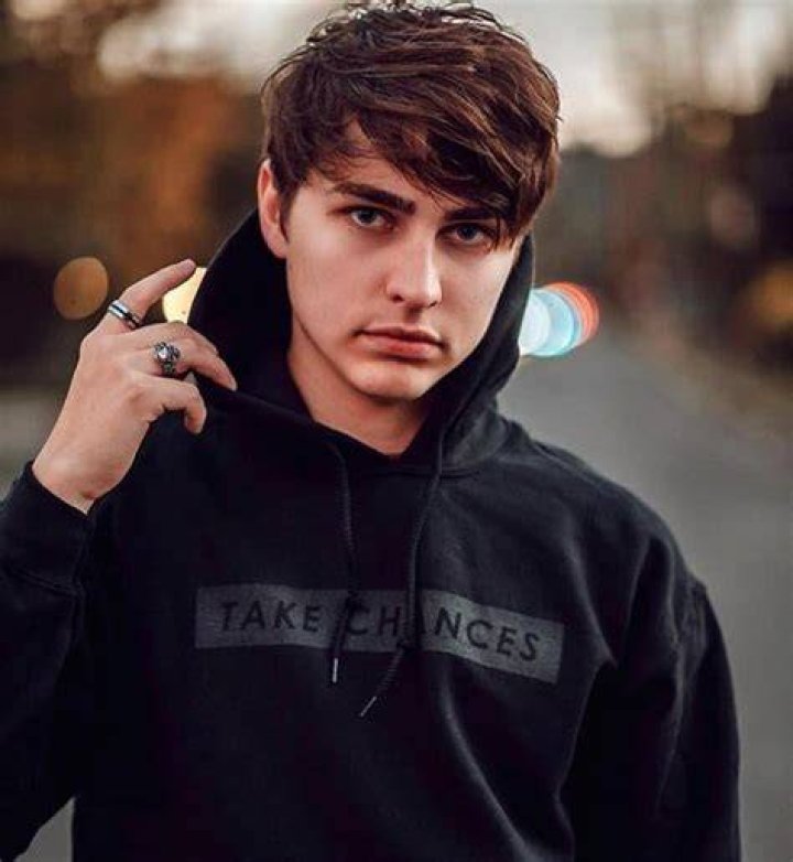 Colby Brock Age, Wiki, Height, Girlfriend, Family, Net Worth