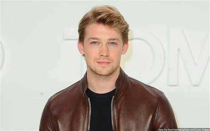 Compare Joe Alwyn's Height, Weight with Other Celebs