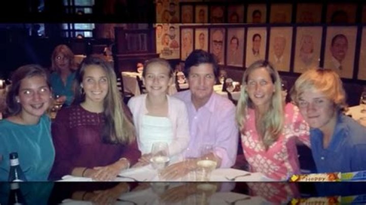 Does Tucker Carlson have children? Big World Tale