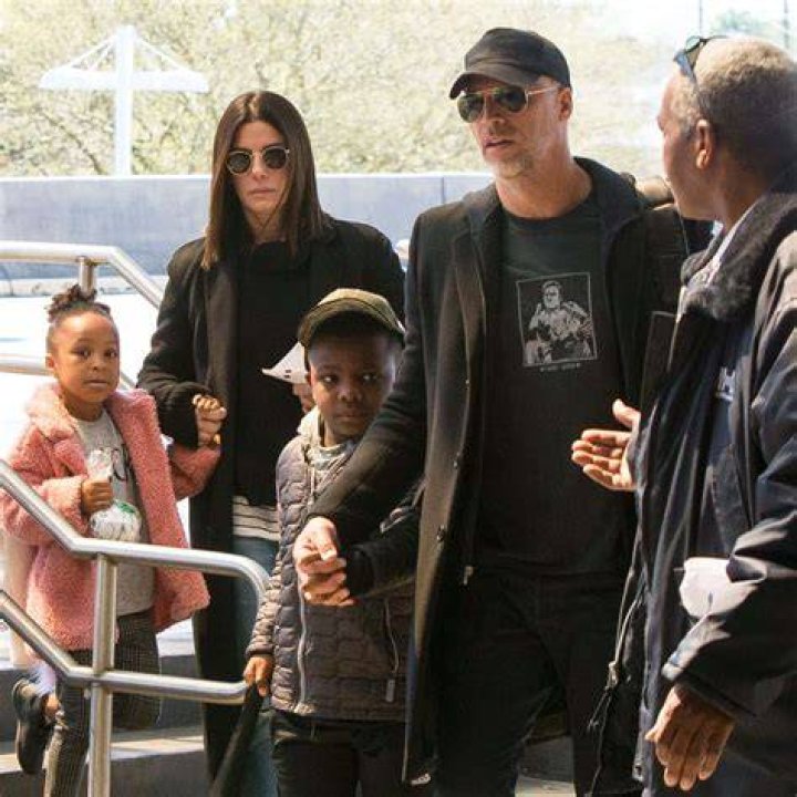 Download Sandra Bullock radiates optimism and enthusiasm for 2021