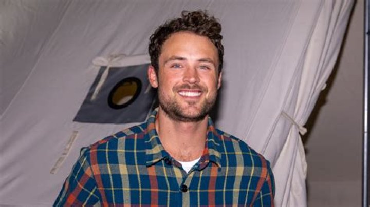 Dylan Efron 10 Facts About Zac's Younger Brother With A Big Social
