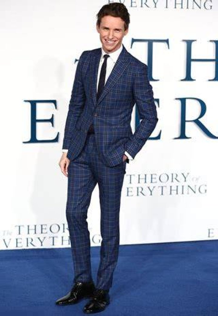 Eddie Redmayne weight, height and age. We know it all!