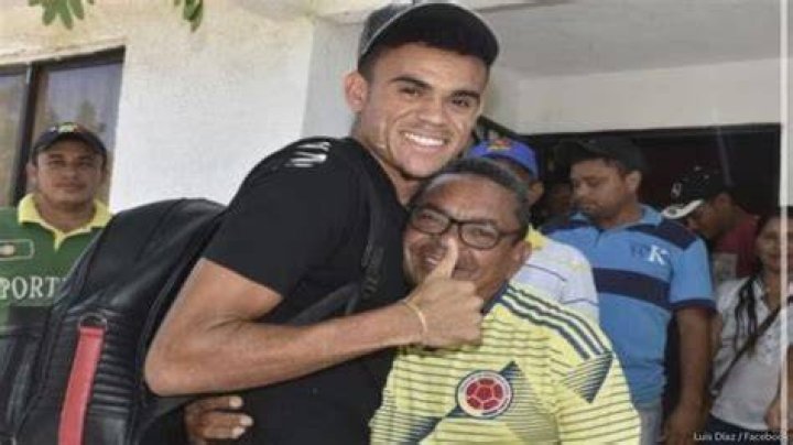 El padre del futbolista del Barça Lamine Yamal ataca una carpa de Vox