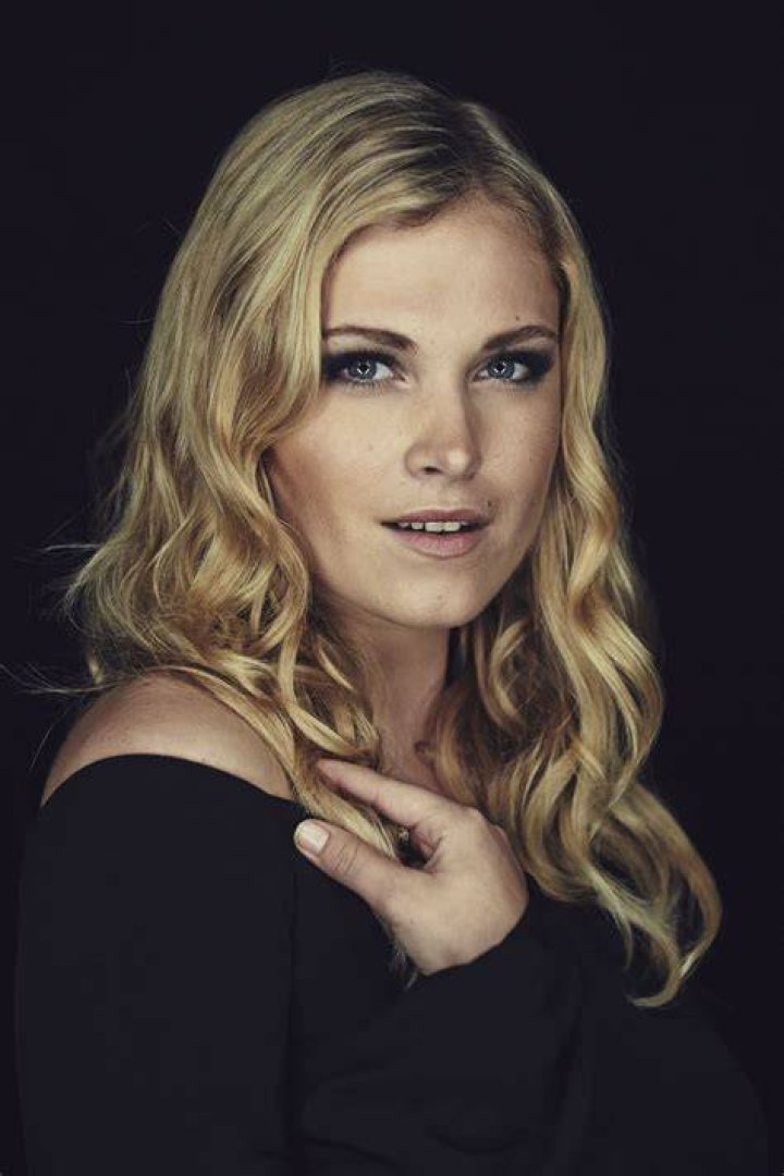 Eliza Taylor SDCC 2014 Portraits &bull; CelebMafia