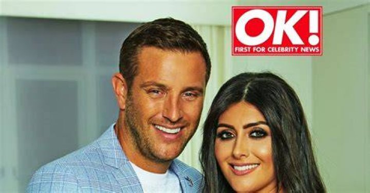 Elliott Wright and wife Sadie announce they're expecting their first