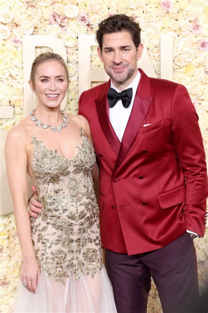 Emily Blunt & John Krasinski&rsquo;s Body Language Reveals Our Fave Couple Is