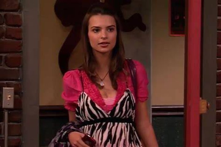 Emily Ratajkowski Shares Throwback Clip from iCarly Cameo She Did as a
