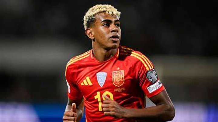 Espagne le prodige Lamine Yamal convoqué avec la Roja à 16 ans, fin de