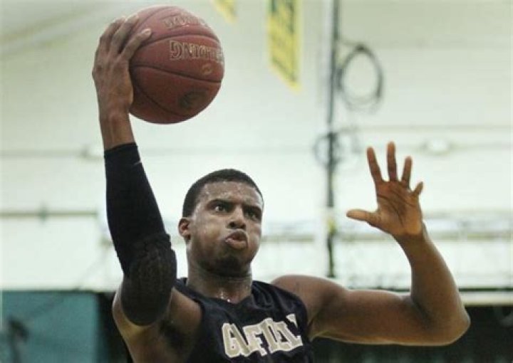 Former Garfield Heights basketball standout Tony Farmer signs with