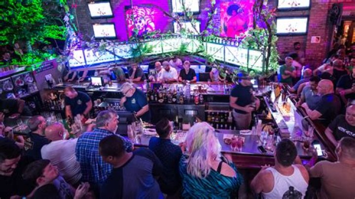 Gay bars in chicago like shameless hohpatees