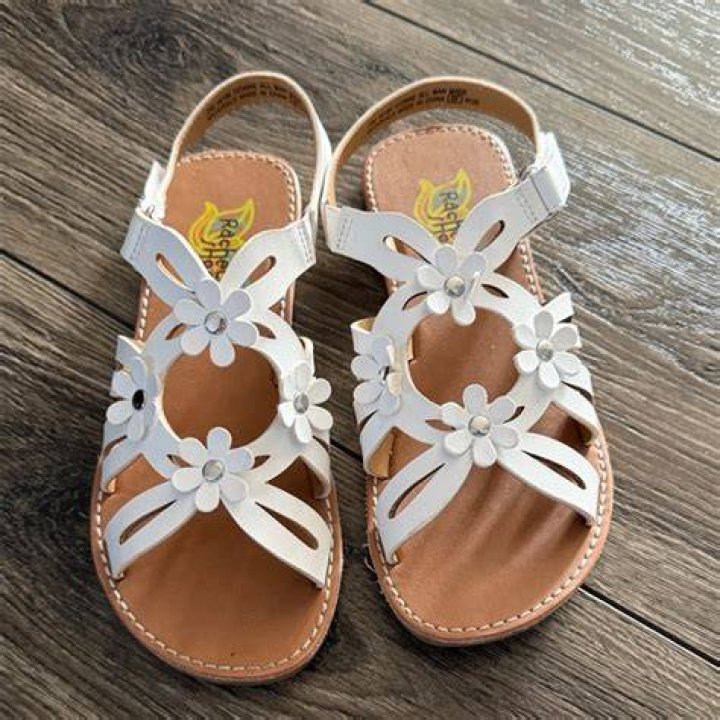 Girls, Rachel Shoe white sandals w/rhinestones. Sz. 13 Shoes, White