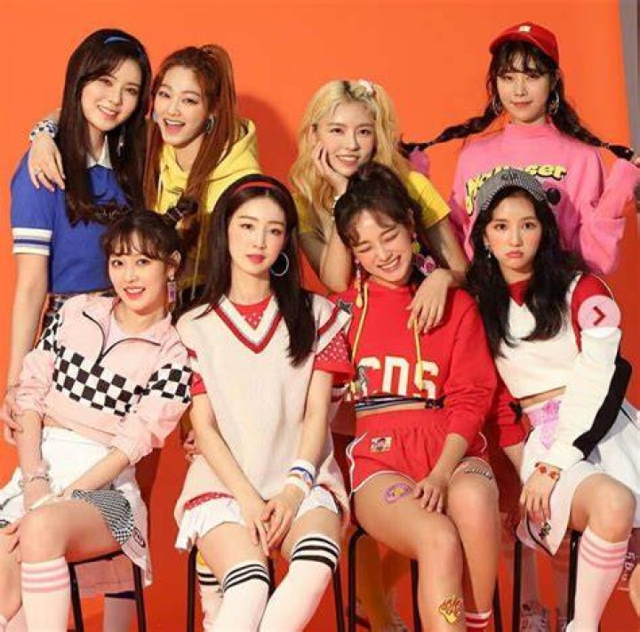 Gugudan's Sejeong Reminds Everyone She And ASTRO's Cha Eunwoo Are
