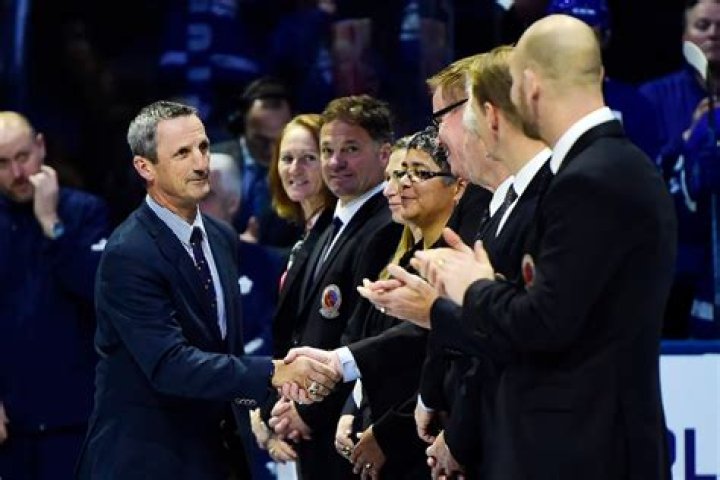 Guy Carbonneau, Hayley Wickenheiser headline Hockey Hall of Fame's
