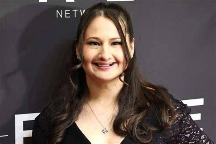 Gypsy Rose Blanchard shows off smile makeover after getting nose job