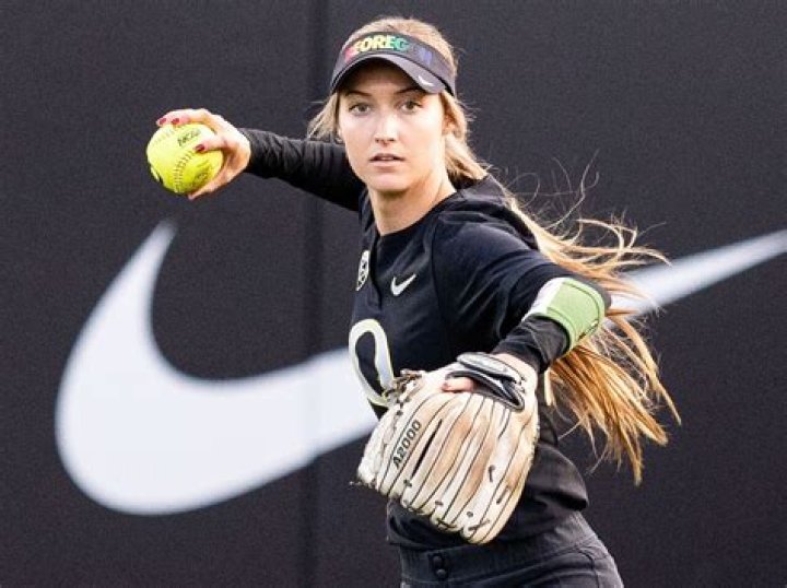 Haley Cruse among Oregon softball starters who miss fall opener due to