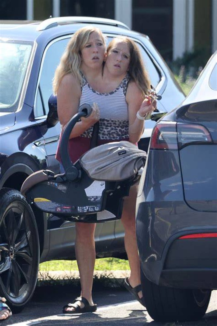 Here’s What Conjoined Twins Abby And Brittany Hensel Look Like Today