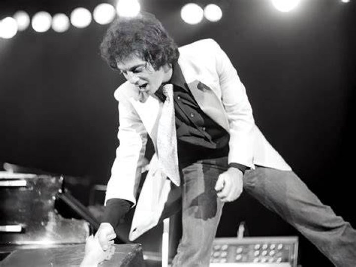 How Billy Joel&rsquo;s &lsquo;Vienna&rsquo; Went From a Deep Cut to His Most Popular Song