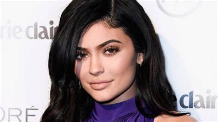 How much does Kylie Jenner weigh in 2023