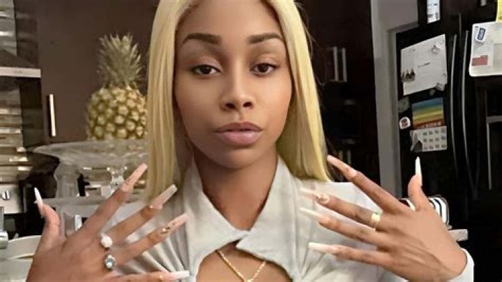 How much does PinkyDoll make on TikTok? NPC TikToker & OnlyFans star