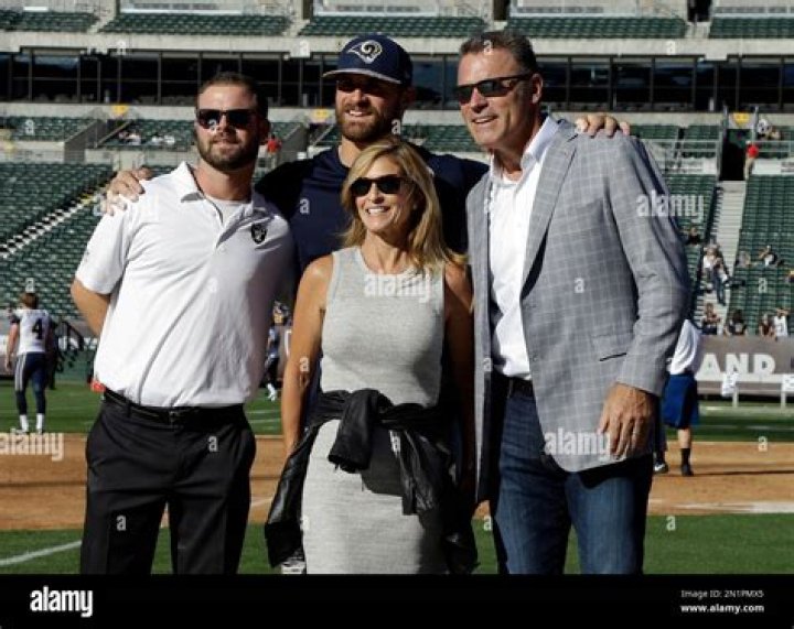 Howie Long Bio, Wife, Sons, Family, Age, Net Worth, Height, Wiki