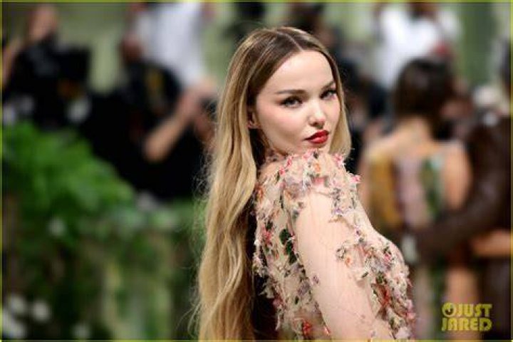Is Dove Cameron Single? 2024 Dating Update, Exes J14
