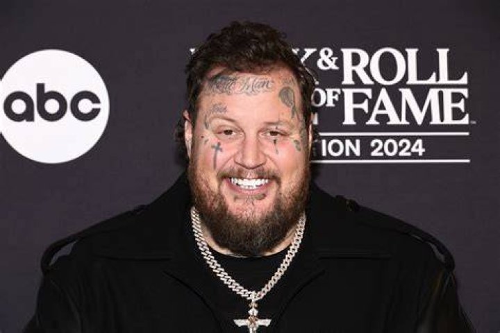 Is Jelly Roll related to Waylon Jennings?