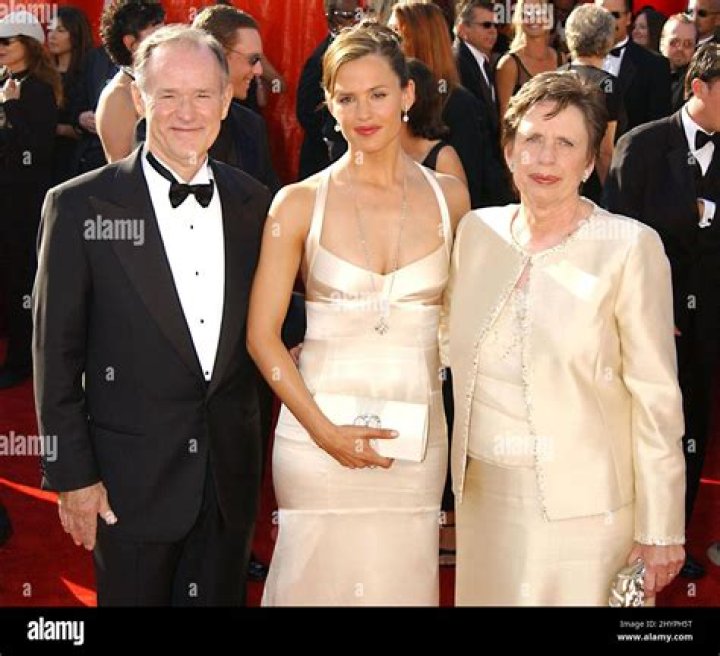 Jennifer Garner and parents Stock Editorial Photo &copy; s_bukley 17552371