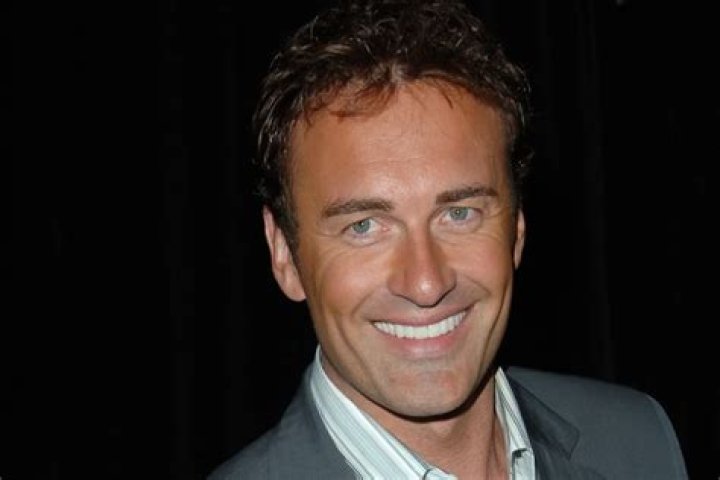 Julian McMahon Height