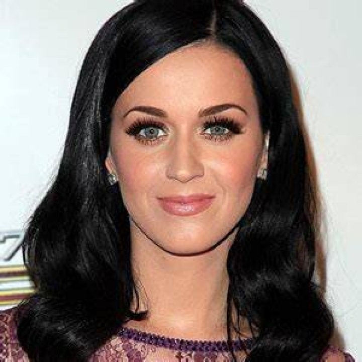 Katy Perry Dead? Singer Didn't Die In a Car Crash (VIDEO) Trending