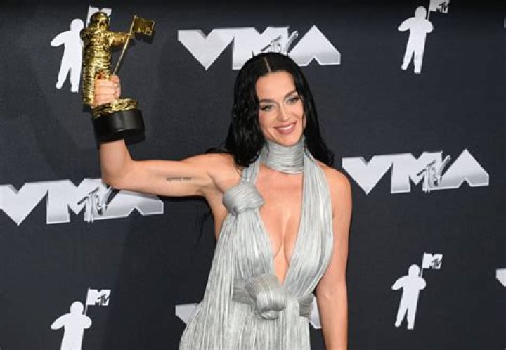 Katy Perry Net Worth (2021), Height, Age, Bio and Real Name