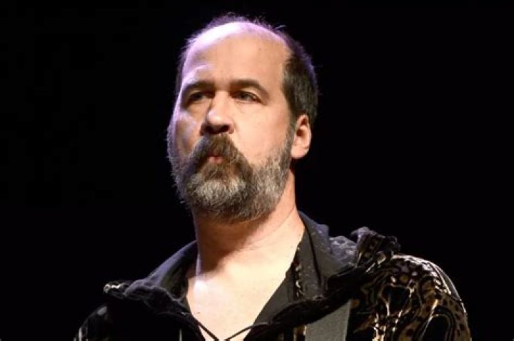 Krist Novoselic’s SafetyFirst TVThrowing Stunt DRGNews