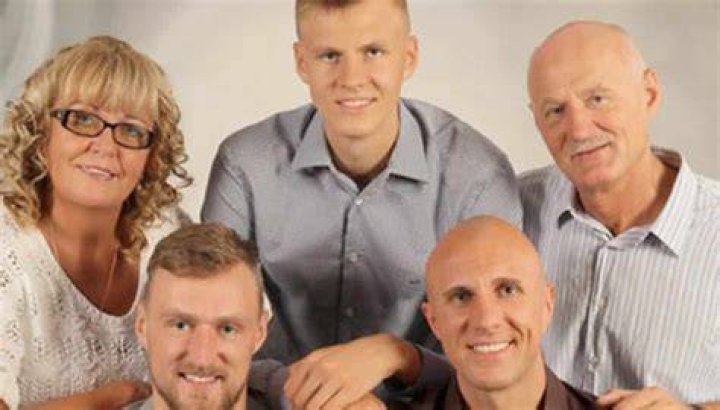 Kristaps Porzingis Parents Father Talis And Mother Ingrīda