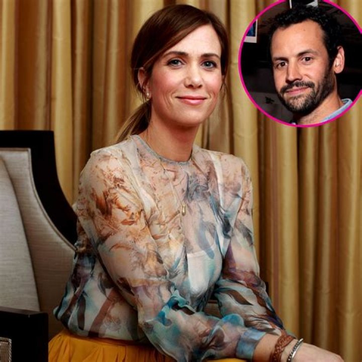 Kristen Wiig, fiancé Avi Rothman step out with their twins