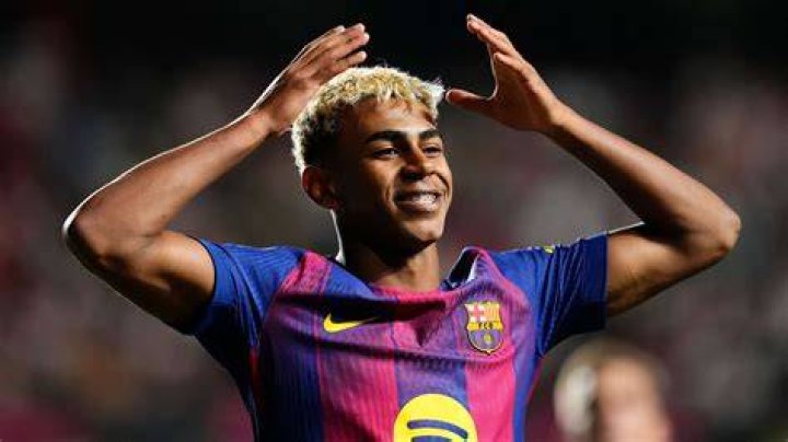 Lamine Yamal el niño de oro de La Masia tiene 15 años y a Mendes como